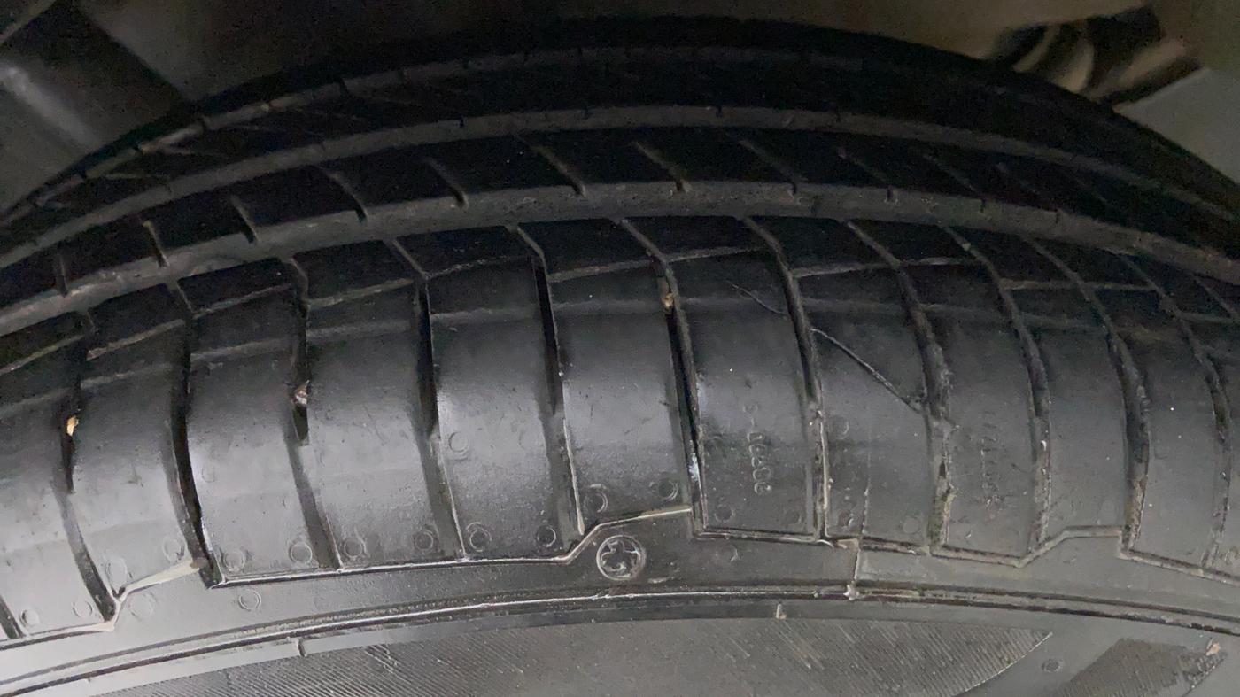 2011 Toyota Etios Liva G, Petrol, Manual, 28,822 km, Left Front Tyre Tread