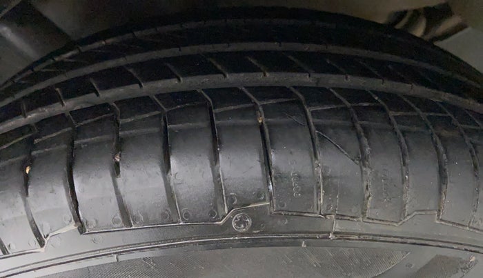 2011 Toyota Etios Liva G, Petrol, Manual, 28,822 km, Left Front Tyre Tread