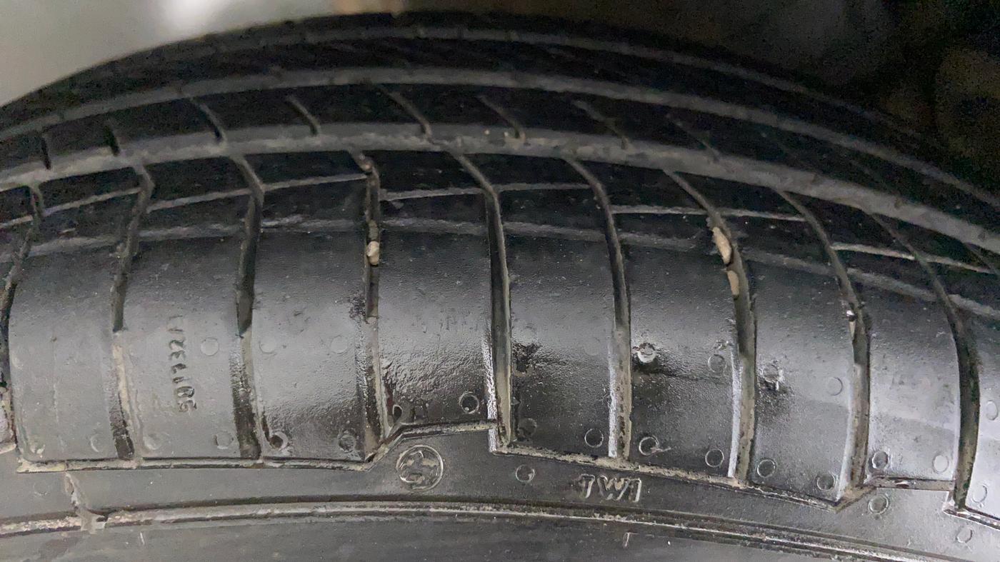 2011 Toyota Etios Liva G, Petrol, Manual, 28,822 km, Right Rear Tyre Tread