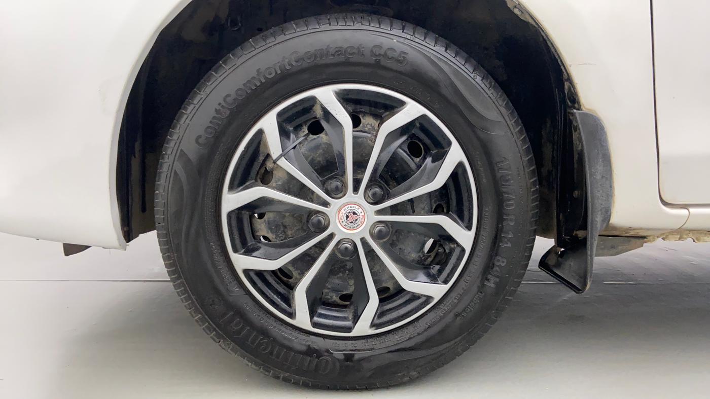 2011 Toyota Etios Liva G, Petrol, Manual, 28,822 km, Left Front Wheel