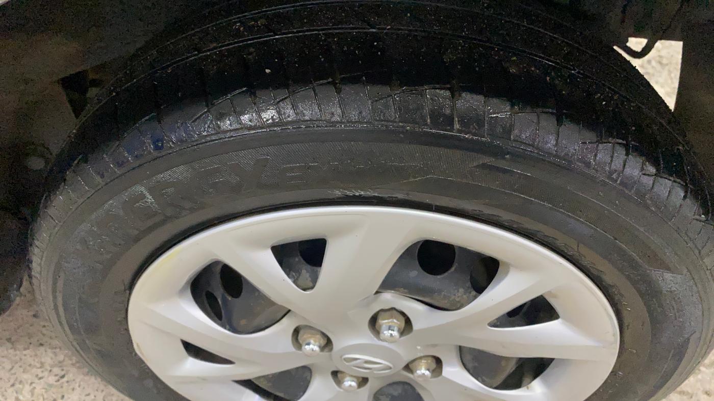2018 Hyundai Grand i10 SPORTZ 1.2 KAPPA VTVT, Petrol, Manual, 28,992 km, Left Rear Tyre Tread