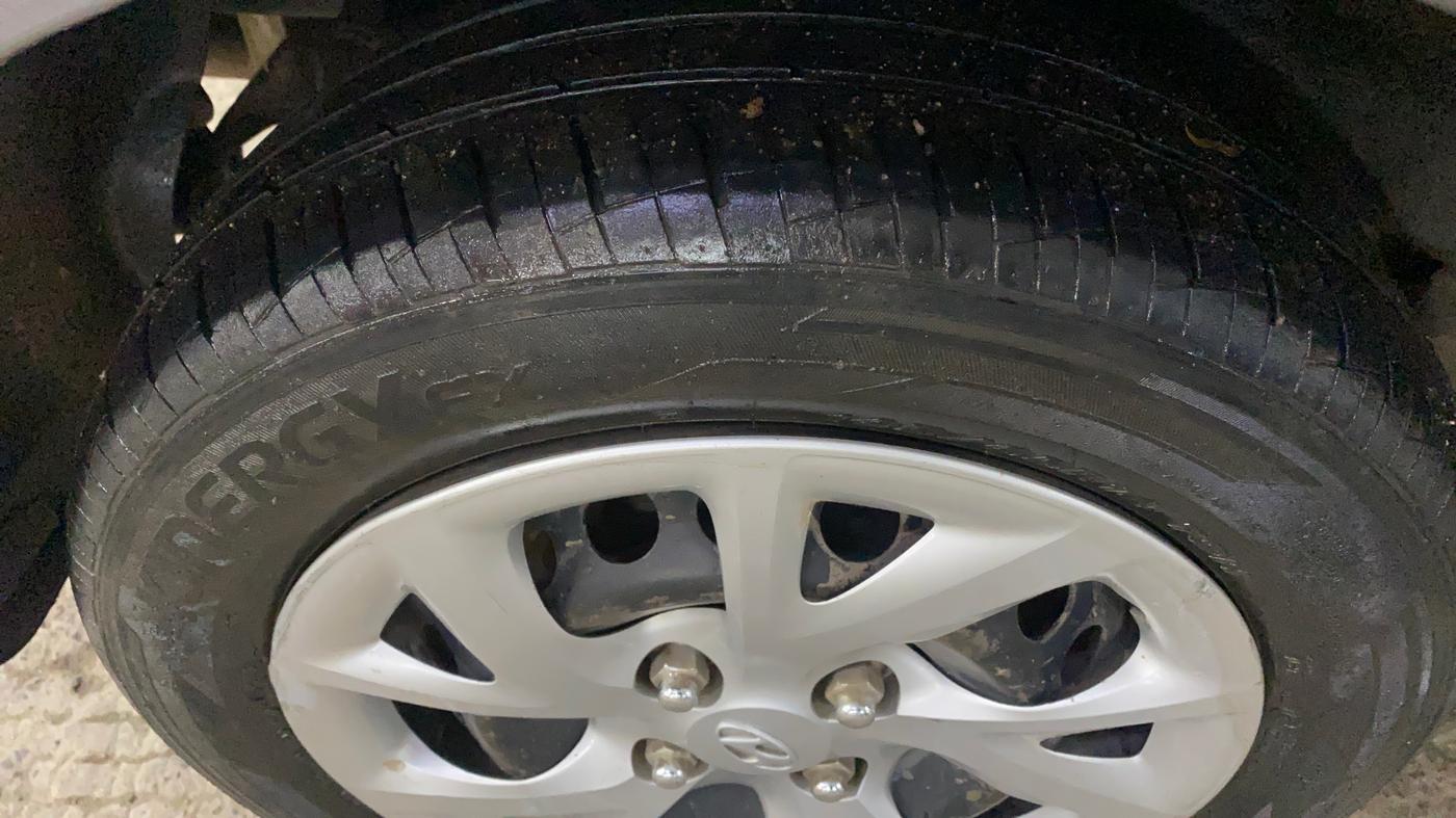 2018 Hyundai Grand i10 SPORTZ 1.2 KAPPA VTVT, Petrol, Manual, 28,992 km, Right Rear Tyre Tread