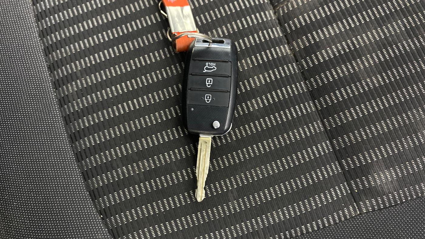 2023 KIA CARENS PRESTIGE 1.5 DIESEL IMT 7 STR, Diesel, Manual, 28,045 km, Key Close Up