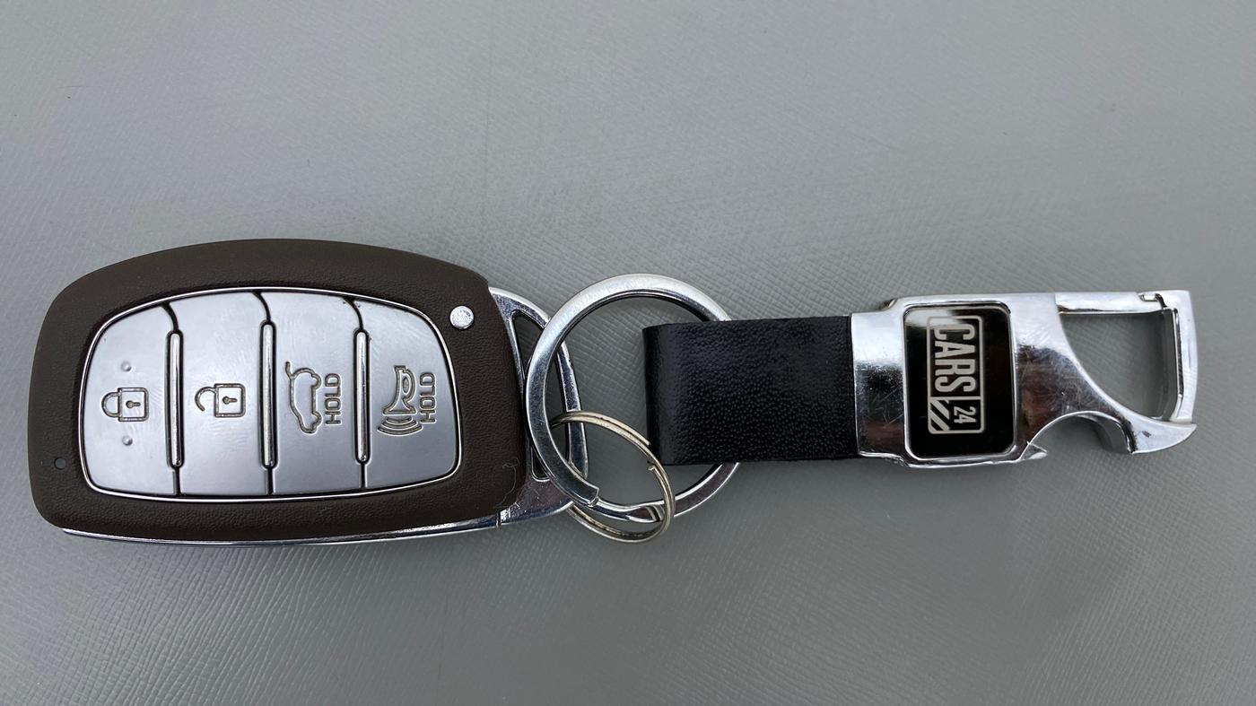 2019 Hyundai VENUE 1.0 TURBO GDI SX+ AT, Petrol, Automatic, 34,102 km, Key Close Up