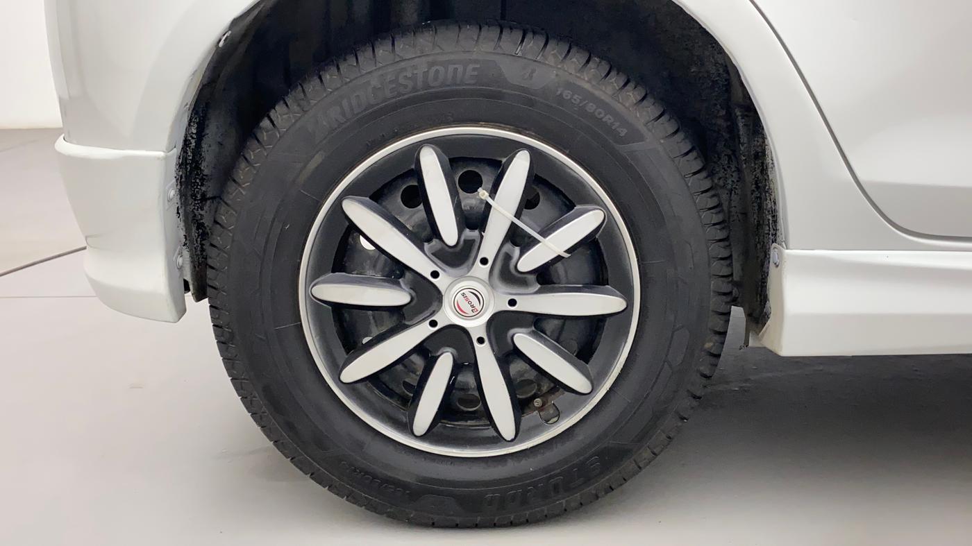 2017 Maruti Swift VXI, Petrol, Manual, 59,068 km, Right Rear Wheel