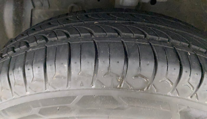 2017 Maruti Swift VXI, Petrol, Manual, 59,068 km, Left Front Tyre Tread