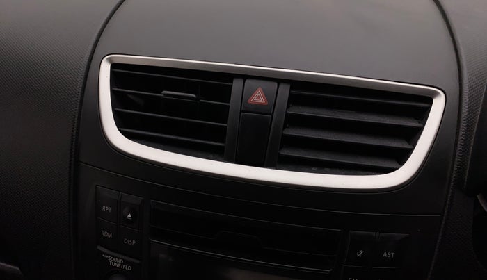 2017 Maruti Swift VXI, Petrol, Manual, 59,068 km, AC Unit - Front vent has minor damage