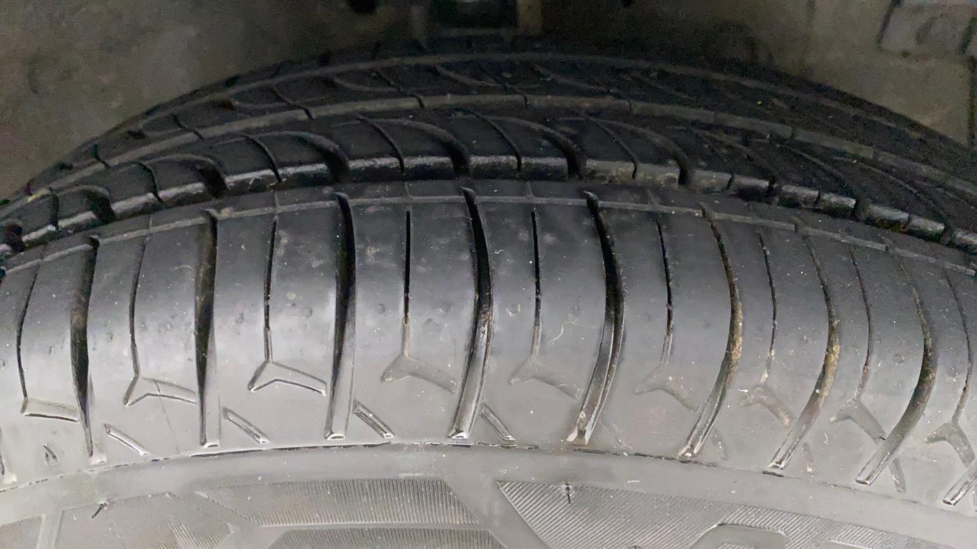 2017 Maruti Swift VXI, Petrol, Manual, 59,068 km, Right Front Tyre Tread
