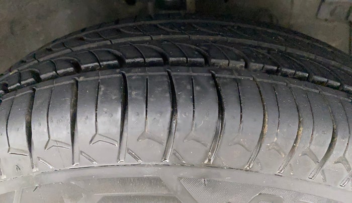2017 Maruti Swift VXI, Petrol, Manual, 59,068 km, Right Front Tyre Tread