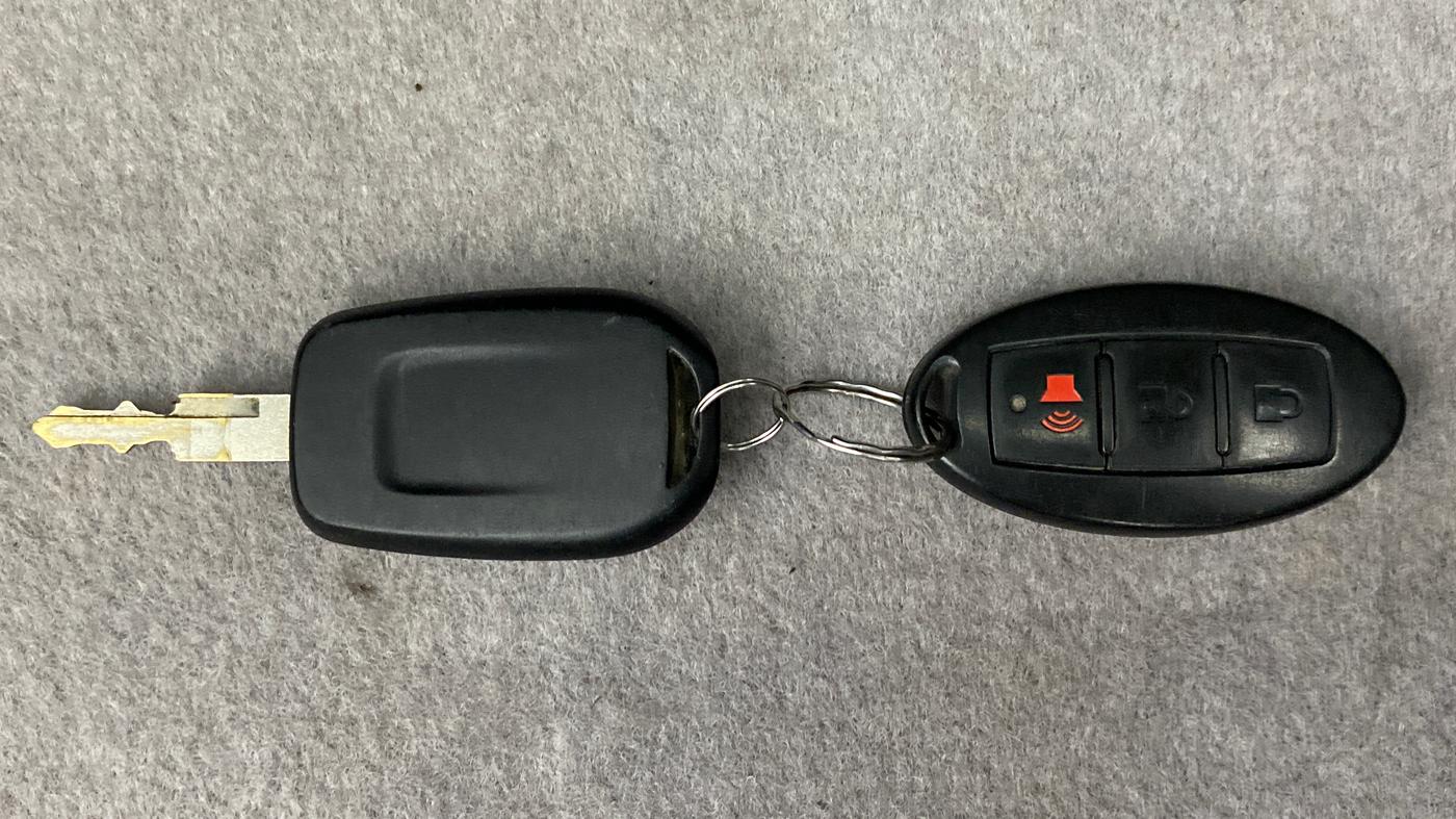 2017 Renault Kwid 1.0 RXL AT, Petrol, Automatic, 44,185 km, Key Close Up