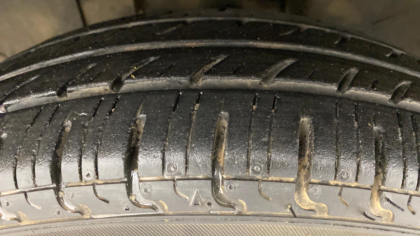 2017 Renault Kwid 1.0 RXL AT, Petrol, Automatic, 44,185 km, Left Front Tyre Tread