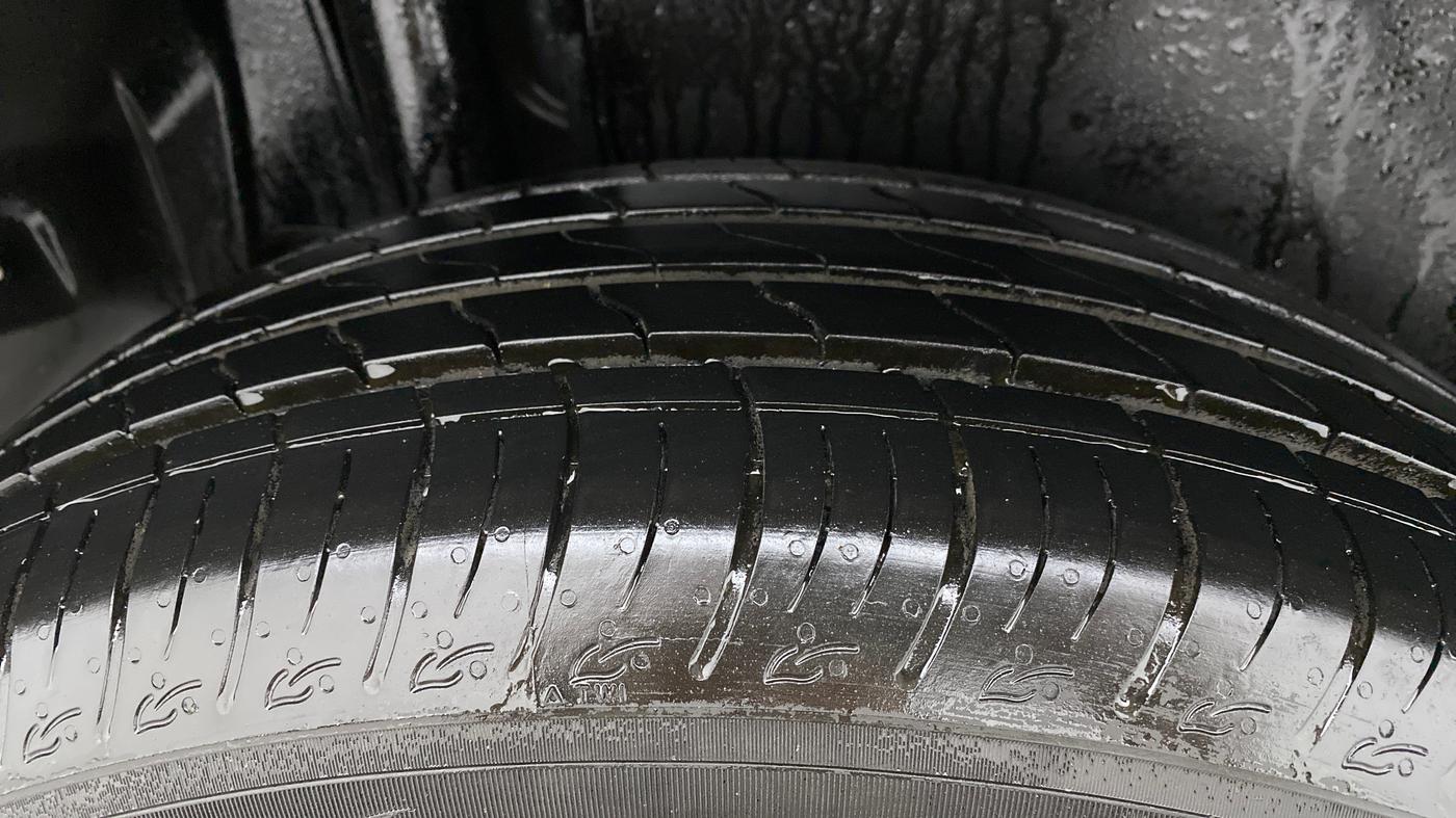 2022 Maruti BREZZA ZXI + AT SMART HYBRID, Petrol, Automatic, 5,962 km, Right Rear Tyre Tread