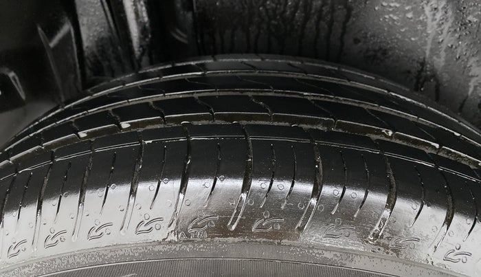 2022 Maruti BREZZA ZXI + AT SMART HYBRID, Petrol, Automatic, 5,962 km, Right Rear Tyre Tread