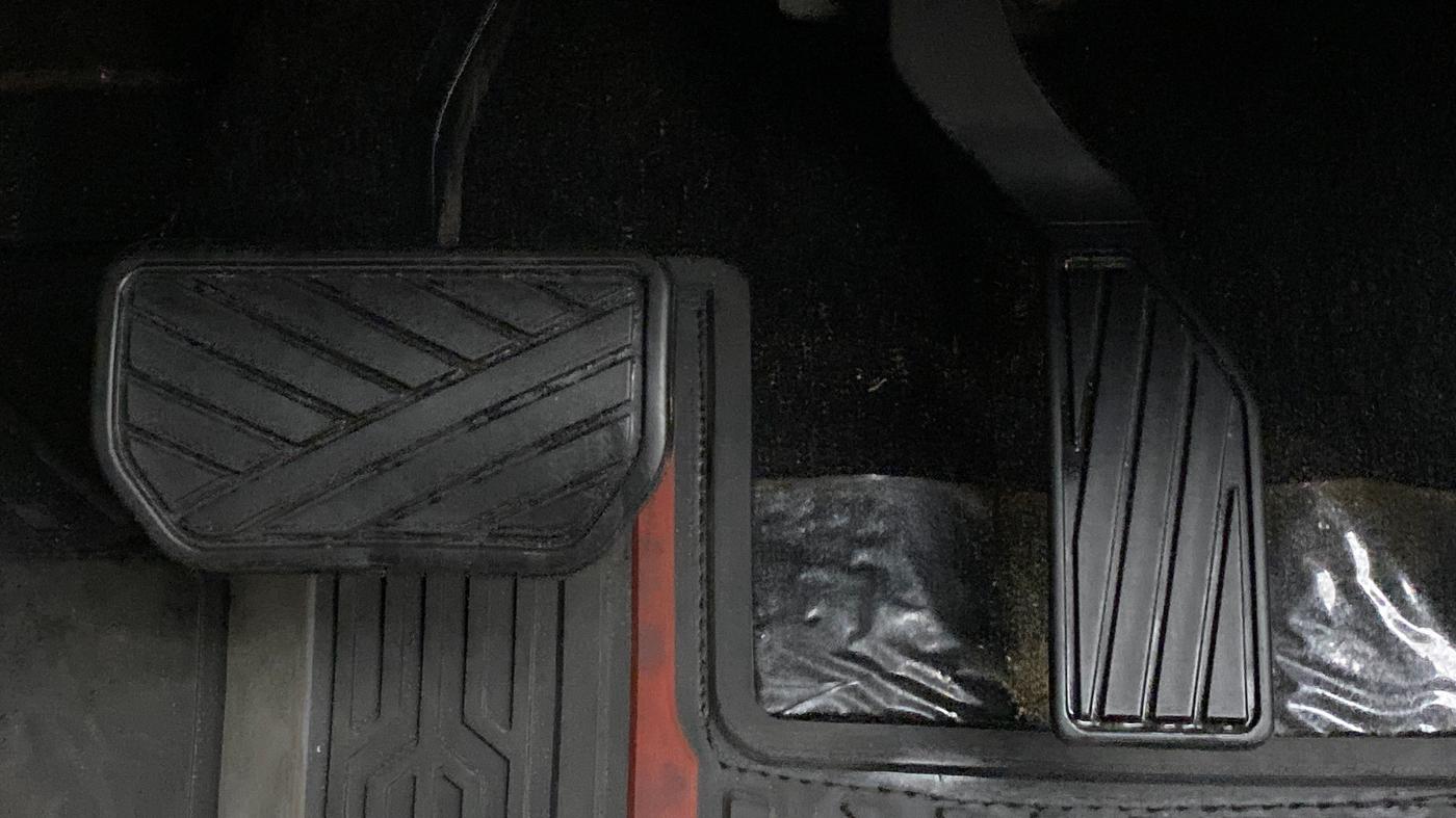 2022 Maruti BREZZA ZXI + AT SMART HYBRID, Petrol, Automatic, 5,962 km, Pedals