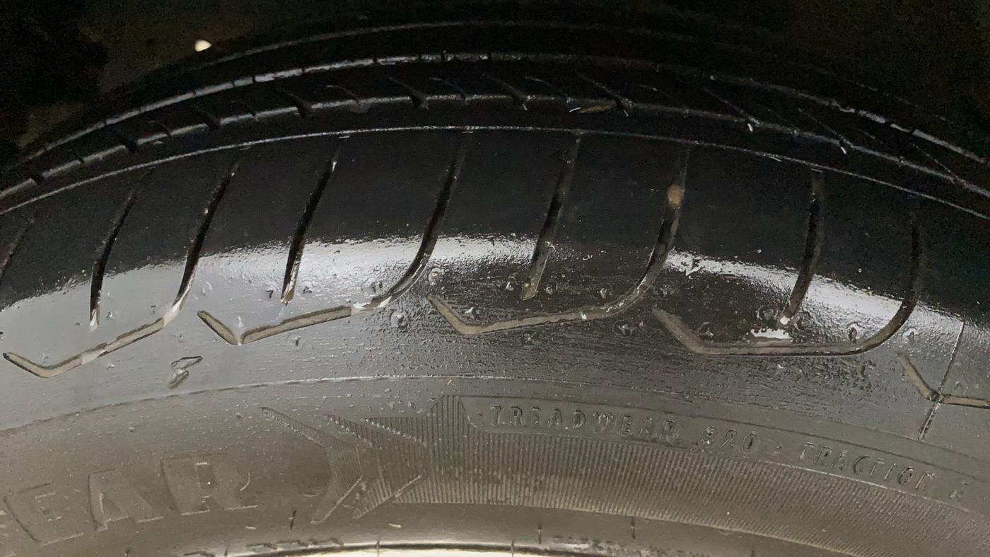 2018 Toyota Innova Crysta 2.7 GX 8 STR, Petrol, Manual, 67,217 km, Left Front Tyre Tread
