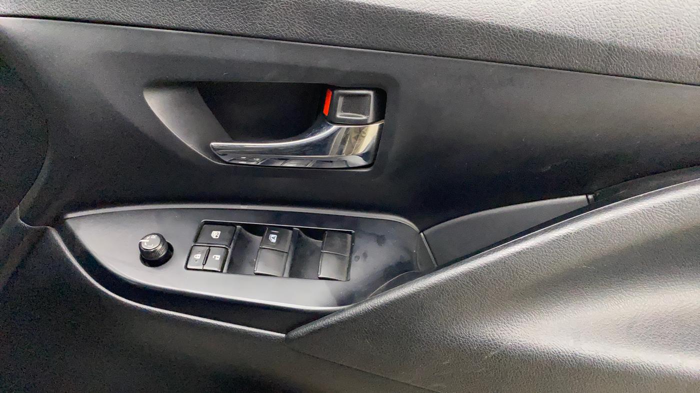 2018 Toyota Innova Crysta 2.7 GX 8 STR, Petrol, Manual, 67,217 km, Driver Side Door Panels Control