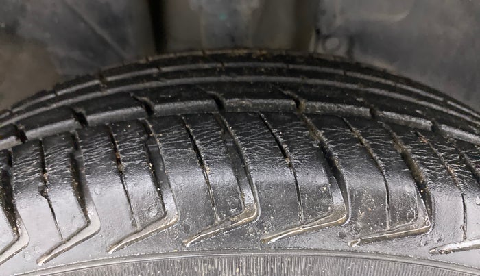 2018 Renault Kwid CLIMBER 1.0 AMT, Petrol, Automatic, 22,263 km, Right Front Tyre Tread