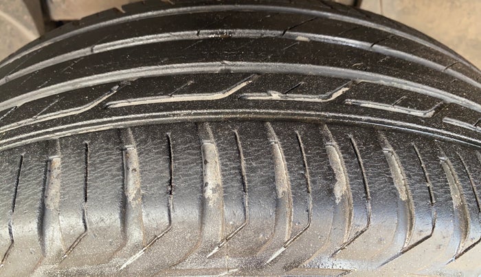 2017 Nissan Terrano XV D PREMIUM AMT, Diesel, Automatic, 91,104 km, Left Front Tyre Tread