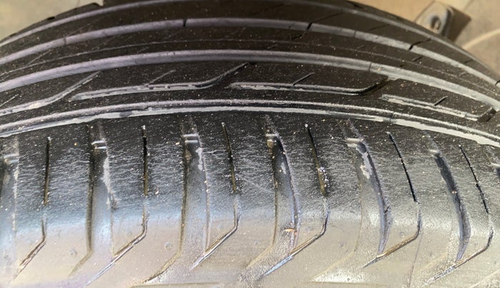 2017 Nissan Terrano XV D PREMIUM AMT, Diesel, Automatic, 91,104 km, Right Front Tyre Tread