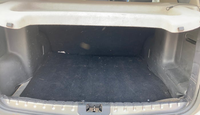 2017 Nissan Terrano XV D PREMIUM AMT, Diesel, Automatic, 91,104 km, Boot Inside