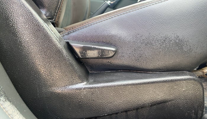 2017 Nissan Terrano XV D PREMIUM AMT, Diesel, Automatic, 91,104 km, Driver Side Adjustment Panel