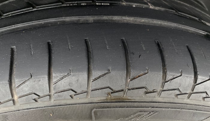 2013 Renault Duster 85 PS RXL DIESEL, Diesel, Manual, 91,445 km, Left Rear Tyre Tread