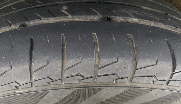 2013 Renault Duster 85 PS RXL DIESEL, Diesel, Manual, 91,445 km, Right Rear Tyre Tread