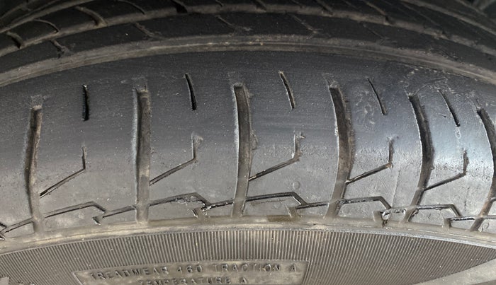 2013 Renault Duster 85 PS RXL DIESEL, Diesel, Manual, 91,445 km, Right Front Tyre Tread