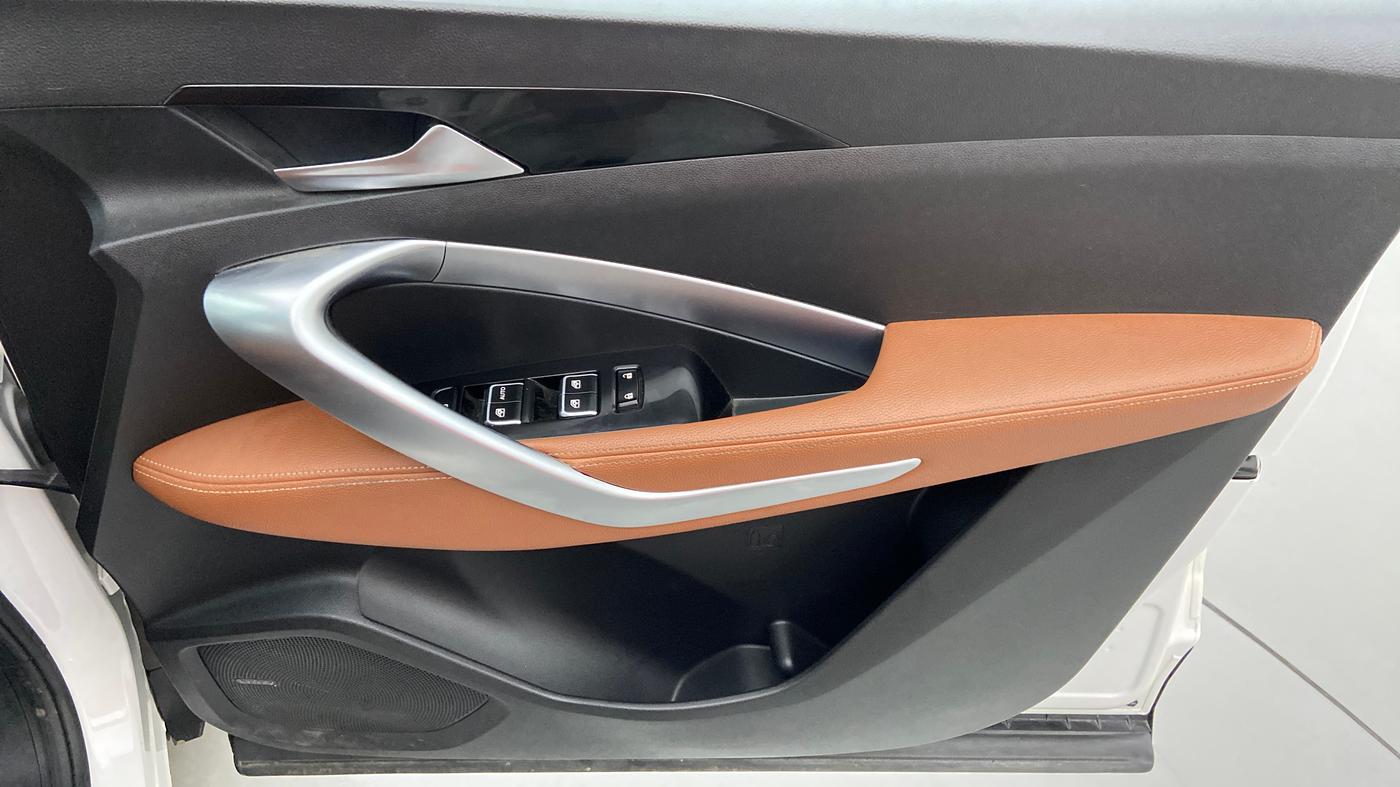 2020 MG HECTOR PLUS SHARP HYBRID PETROL, Petrol, Manual, 4,031 km, Driver Side Door Panels Control