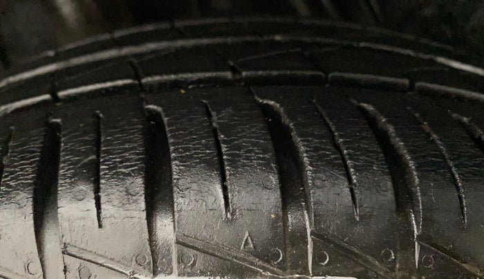 2021 Renault Kwid RXT 1.0 AMT (O), Petrol, Automatic, 19,221 km, Right Rear Tyre Tread
