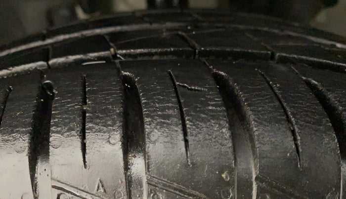 2021 Renault Kwid RXT 1.0 AMT (O), Petrol, Automatic, 19,221 km, Left Front Tyre Tread