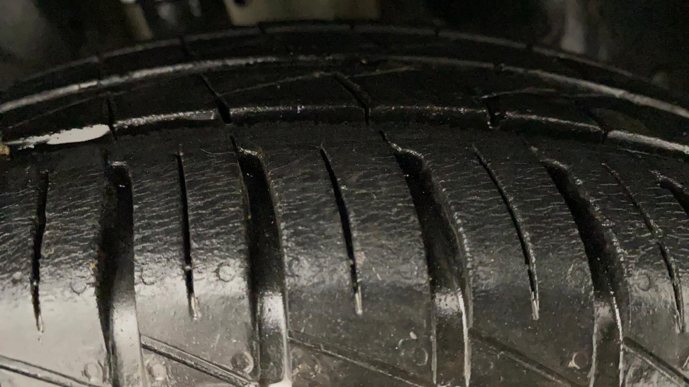 2021 Renault Kwid RXT 1.0 AMT (O), Petrol, Automatic, 19,221 km, Right Front Tyre Tread