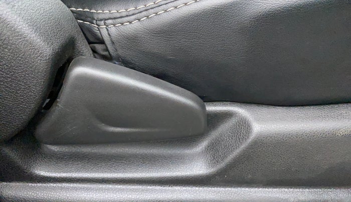 2021 Renault Kwid RXT 1.0 AMT (O), Petrol, Automatic, 19,221 km, Driver Side Adjustment Panel