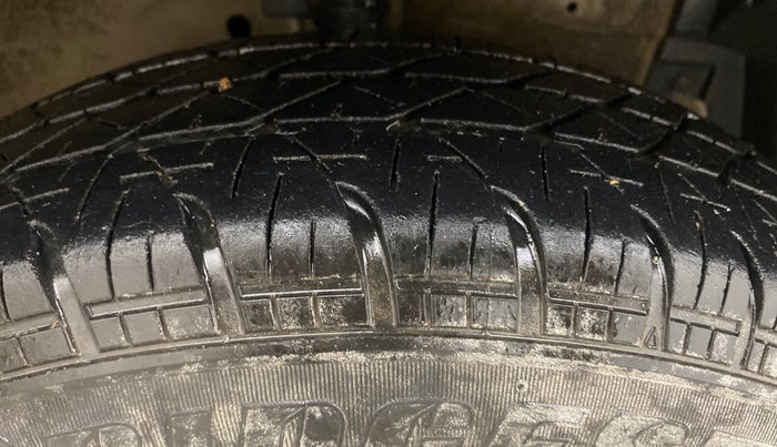 2015 Maruti Swift VXI, Petrol, Manual, 83,369 km, Right Front Tyre Tread