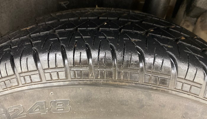 2015 Maruti Swift VXI, Petrol, Manual, 83,369 km, Left Rear Tyre Tread