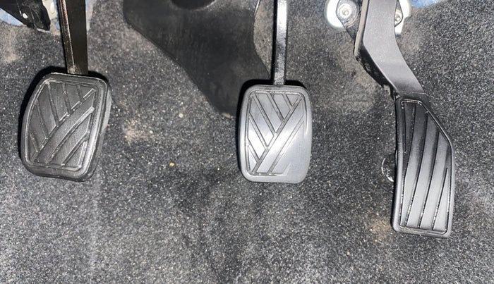 2015 Maruti Swift VXI, Petrol, Manual, 83,369 km, Pedals