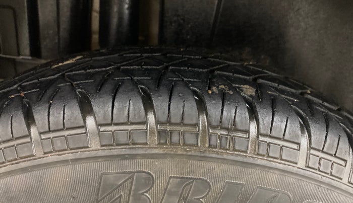 2015 Maruti Swift VXI, Petrol, Manual, 83,369 km, Right Rear Tyre Tread