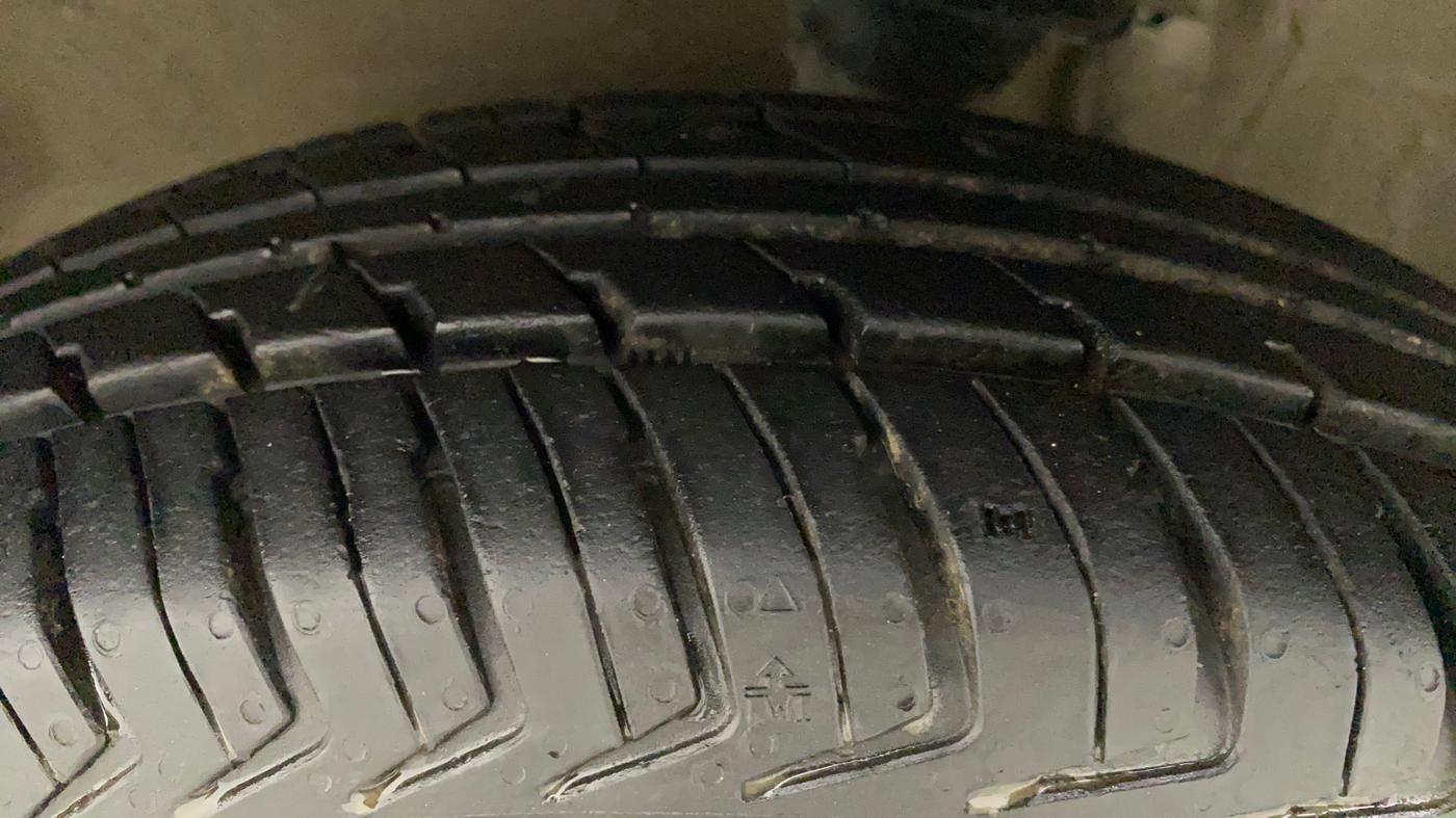 2014 Maruti Alto 800 LXI, Petrol, Manual, 33,658 km, Left Front Tyre Tread