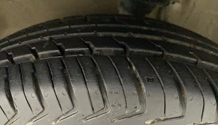 2014 Maruti Alto 800 LXI, Petrol, Manual, 33,658 km, Left Front Tyre Tread