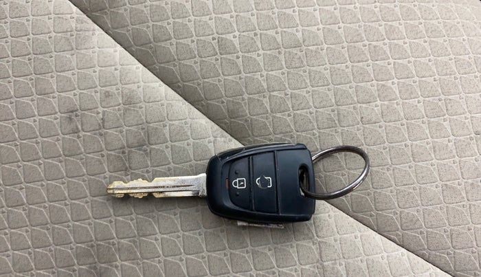 2018 Hyundai NEW SANTRO ASTA MT, Petrol, Manual, 46,056 km, Key Close Up