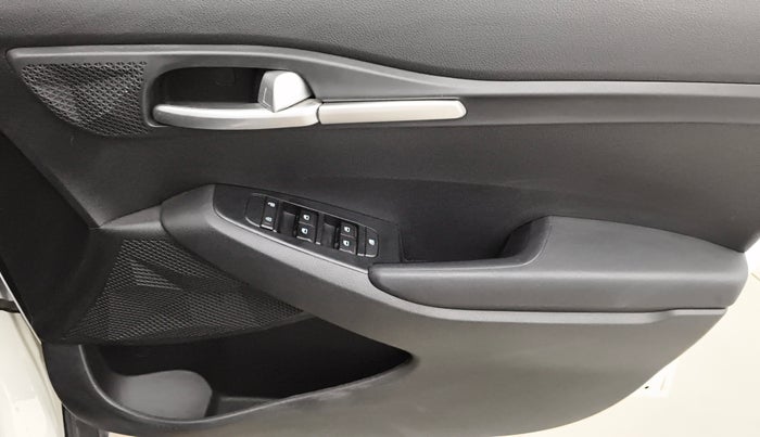 2022 KIA SELTOS HTE 1.5 PETROL, Petrol, Manual, 41,560 km, Driver Side Door Panels Control