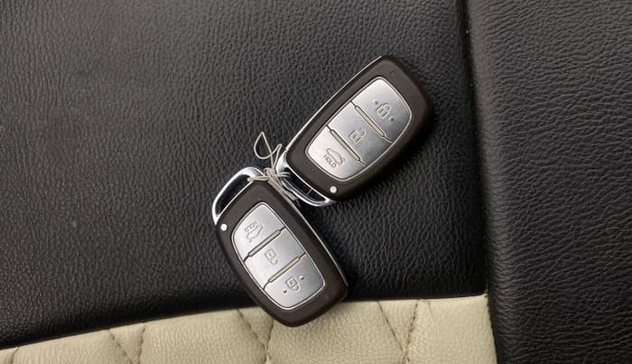 2014 Hyundai Xcent SX AT 1.2 (O), Petrol, Automatic, 55,436 km, Key Close Up