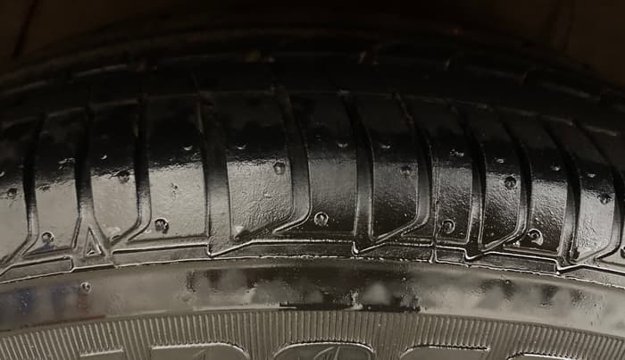 2014 Hyundai Xcent SX AT 1.2 (O), Petrol, Automatic, 55,436 km, Right Rear Tyre Tread