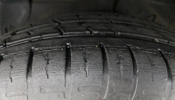 2021 Hyundai GRAND I10 NIOS SPORTZ CNG MT, CNG, Manual, 21,187 km, Left Front Tyre Tread