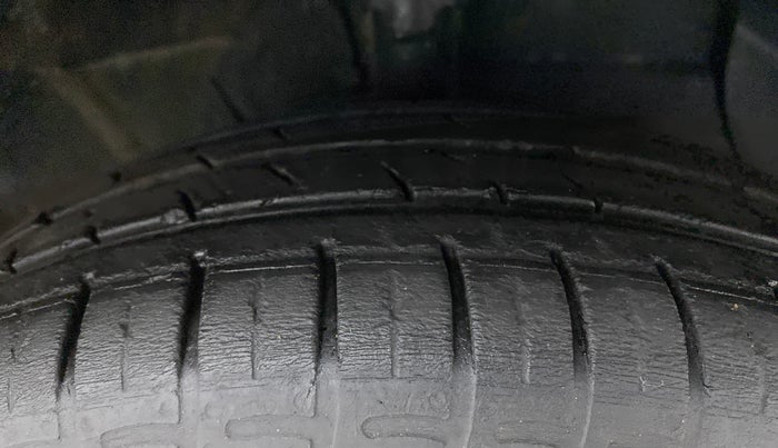 2021 Hyundai GRAND I10 NIOS SPORTZ CNG MT, CNG, Manual, 21,187 km, Right Front Tyre Tread