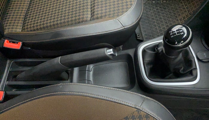 2018 Volkswagen Polo HIGH LINE PLUS 1.0, Petrol, Manual, 22,397 km, Gear Lever