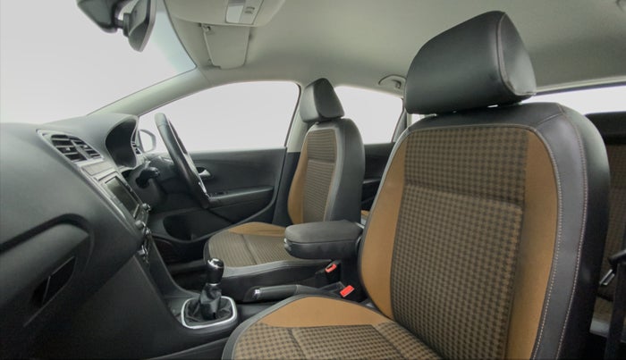 2018 Volkswagen Polo HIGH LINE PLUS 1.0, Petrol, Manual, 22,397 km, Right Side Front Door Cabin