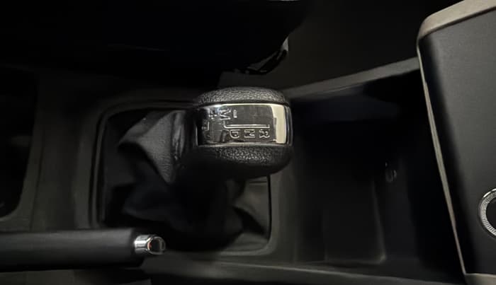 2022 Renault TRIBER RXZ AMT DUAL TONE, Petrol, Automatic, 44,548 km, Gear Lever