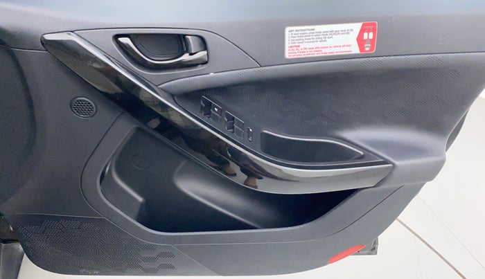 2021 Tata NEXON XZA PLUS (O) PETROL DARK EDITION, Petrol, Automatic, 26,454 km, Driver Side Door Panels Control