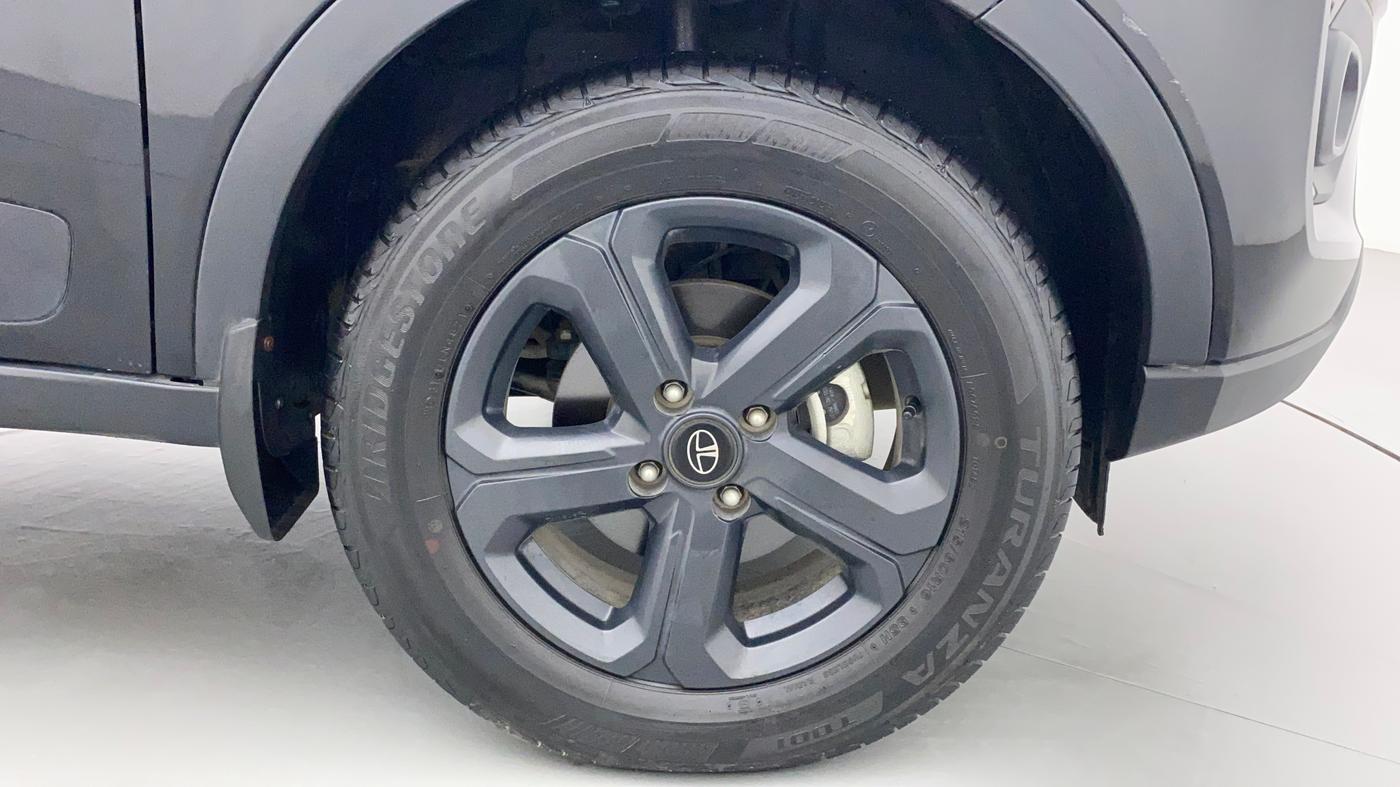 2021 Tata NEXON XZA PLUS (O) PETROL DARK EDITION, Petrol, Automatic, 26,454 km, Right Front Wheel